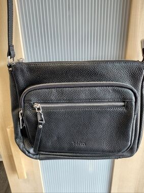 Befen Pebble Leather Black And Silver Crossbody Purse W/Adjustable Strap
